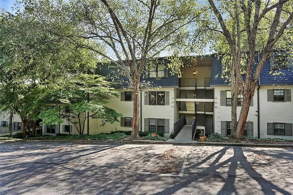 Building Photo - 82 Montre Sq NW