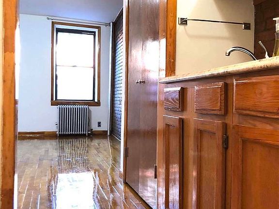 5th image of 524 E 5th St APT 6