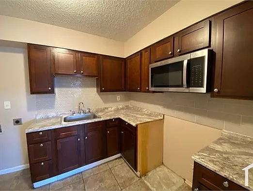 2 bed, 950 sqft, $895 — Photo 2