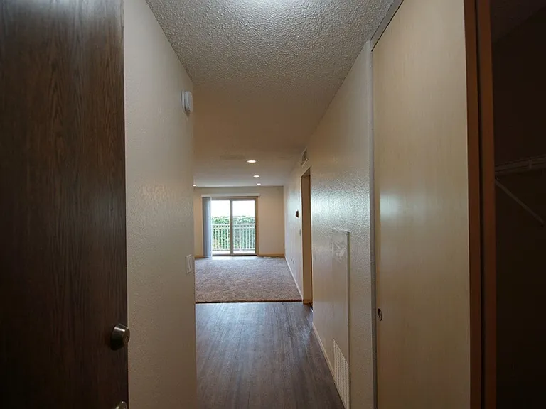 Larpenteur Estates Apartments — Photo 75