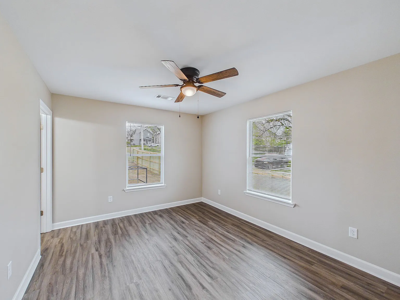 3423 Maryland Ave — Photo 3