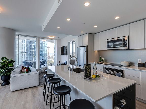 2nd image of 2014 Fairview Ave #10555704