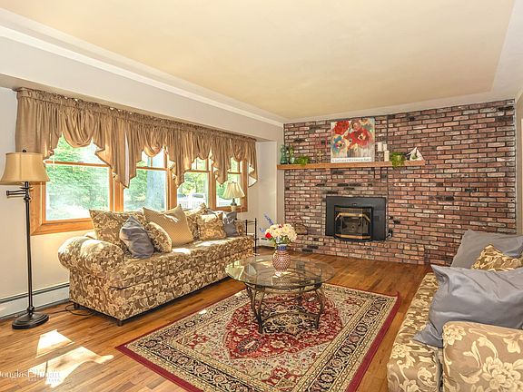 3rd image of 76 Forest Dr