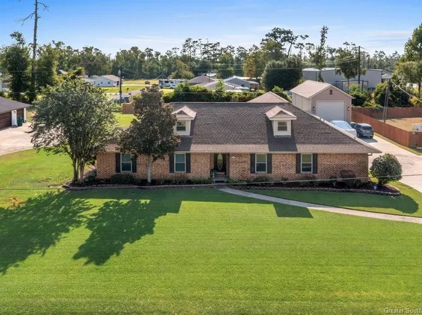 324 E Presidential Cir, Lake Charles, LA 70611