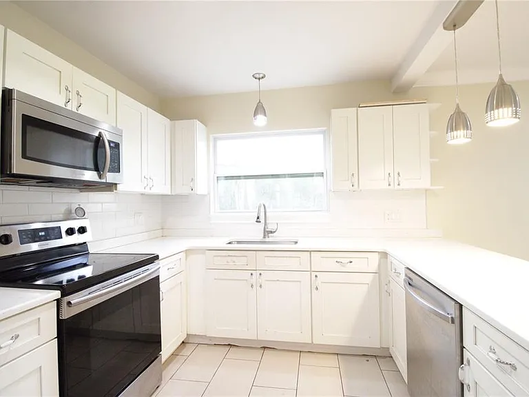10907 SW 24th Ave — Photo 4