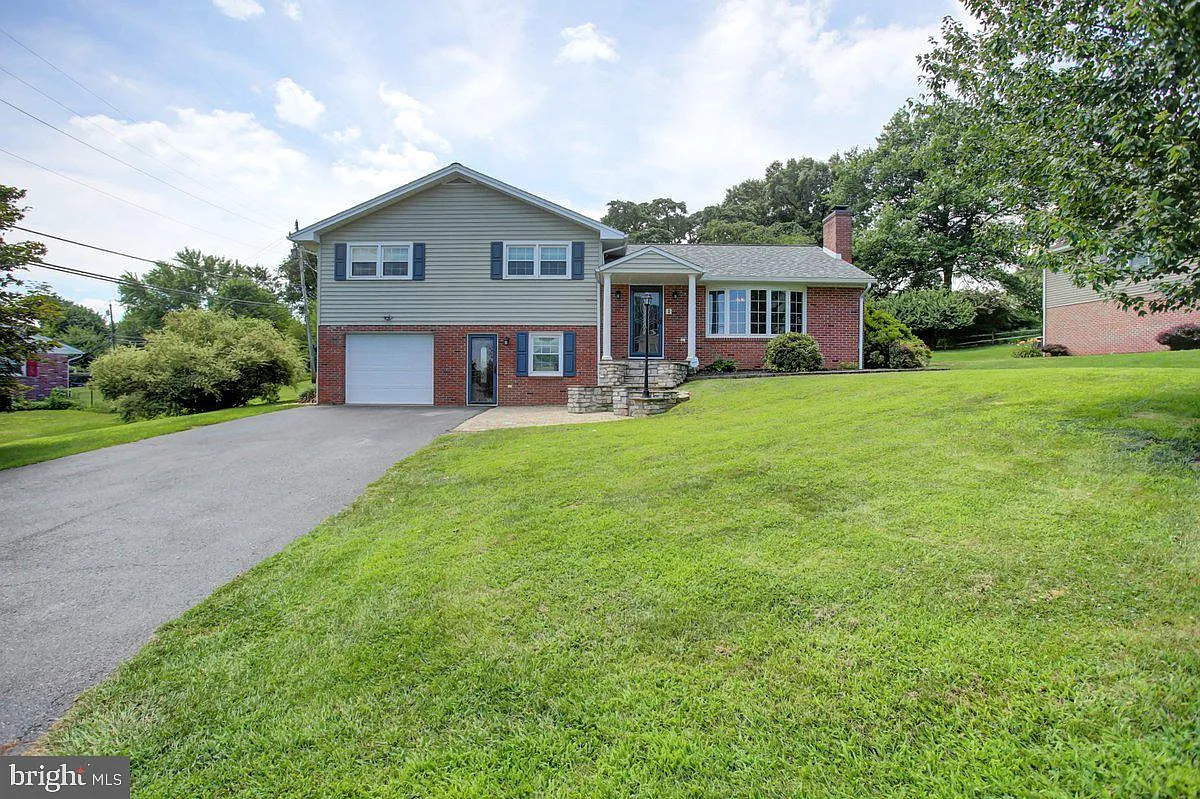 300 Farmington Rd photo 1