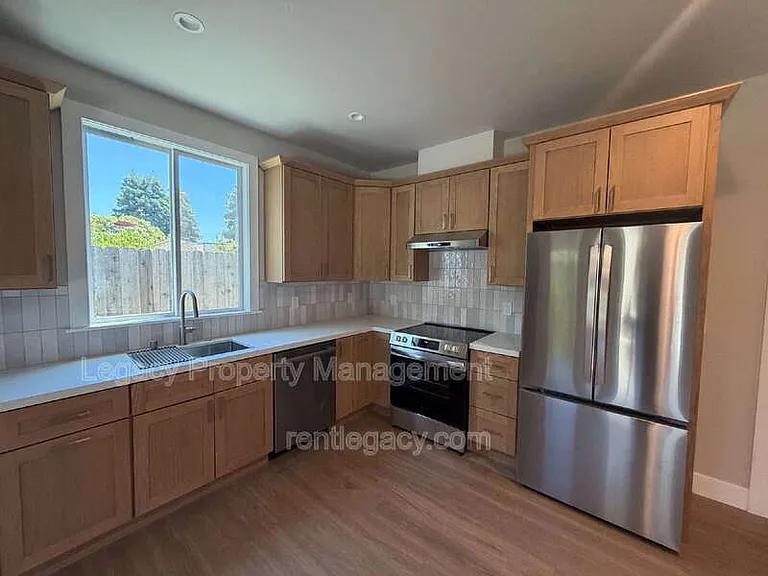 1195 Heather Ct #A — Photo 3