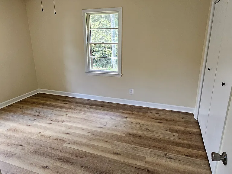 406 Avon Rd — Photo 9