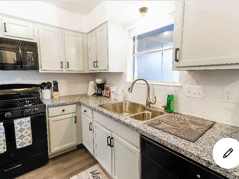 200 Laurel Drive — Photo 4