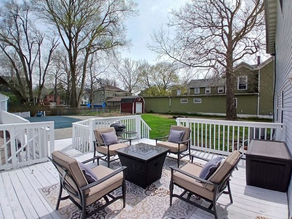 300 N May St, Hinckley, IL 60520