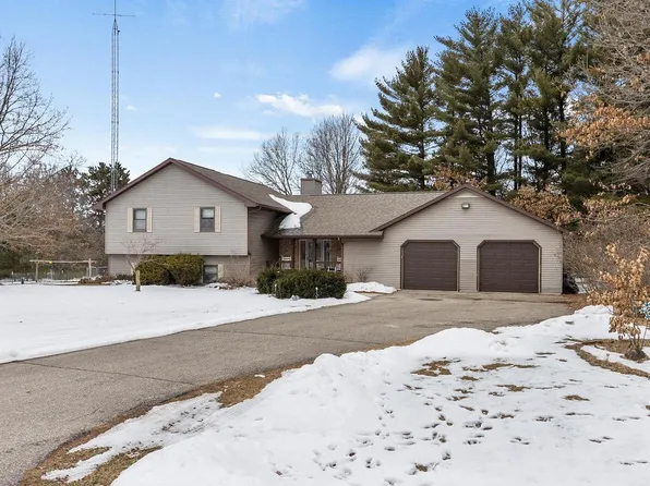 N9875 Pine Aire Dr, Wisconsin Dells, WI 53965