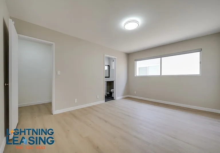 1035 N Hayworth Ave #100 — Photo 5