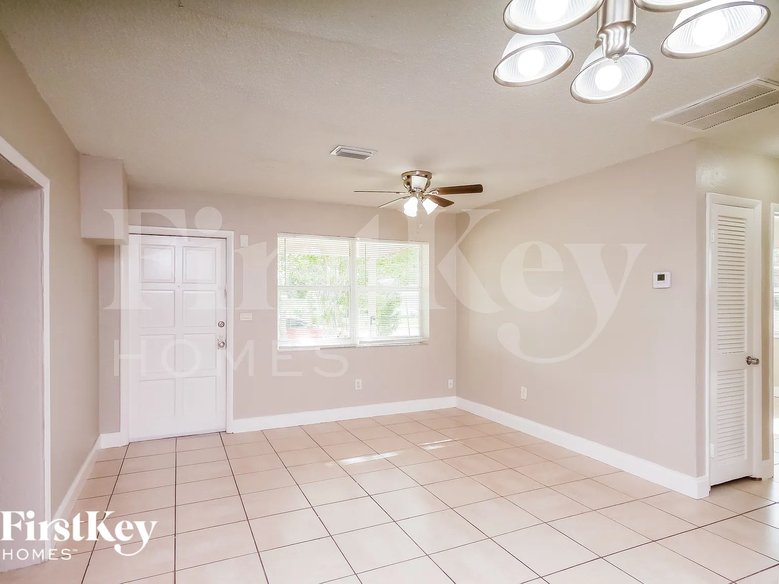 4 bed, 1.0 bath, 1321 sqft, $2,375 — Photo 3