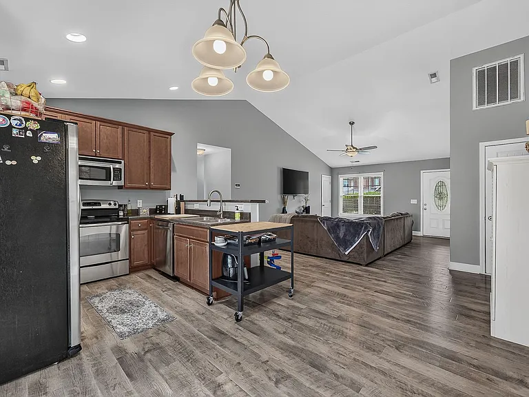 210 Riverstone Ct — Photo 10