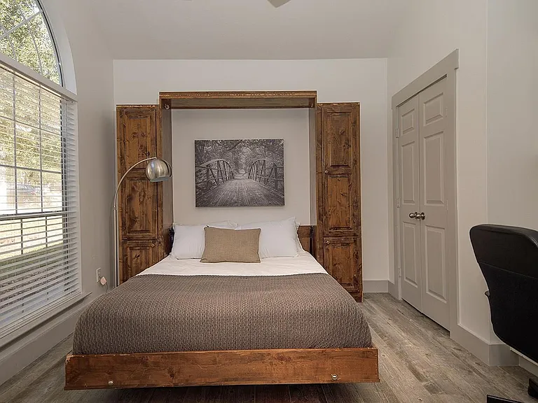 182 N Valley Oaks Cir — Photo 24