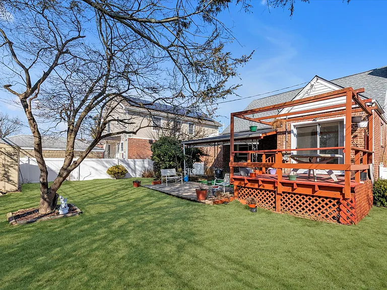 1645 New Hyde Park Dr — Photo 19