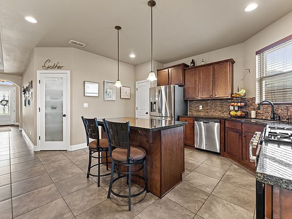 3rd image of 20 Berkshire Cir
