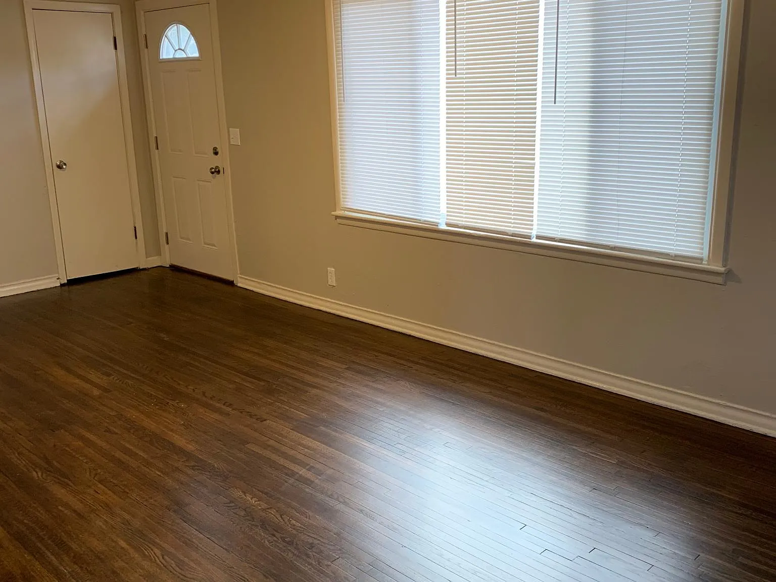 2 bed, 720 sqft, $900 — Photo 2
