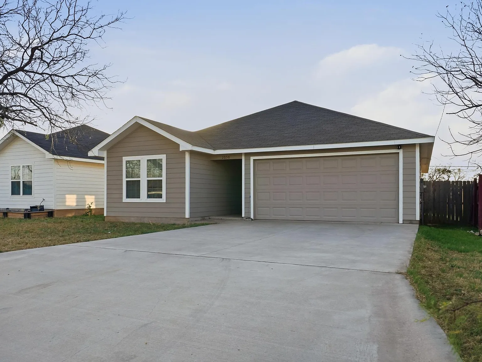3 bed, 1295 sqft, $2,350 — Photo 2