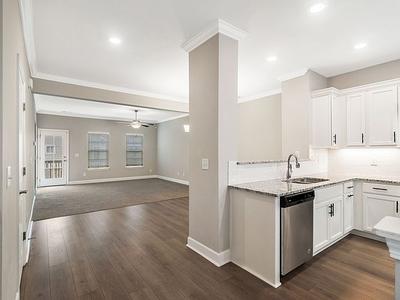 5th image of 1740 Park Terrace Ln