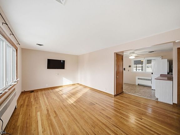 5th image of 52 Broadway