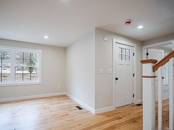 4th image of 35 Homestead Rd