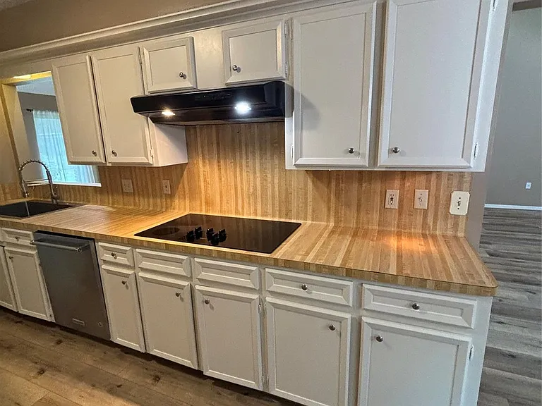 15702 Oxenford Dr — Photo 15