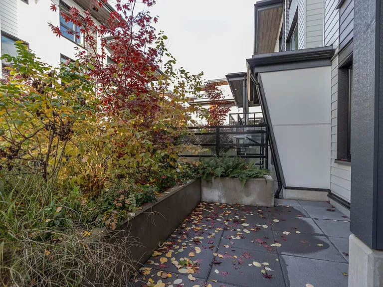 528 E 2nd St #32 — Photo 17