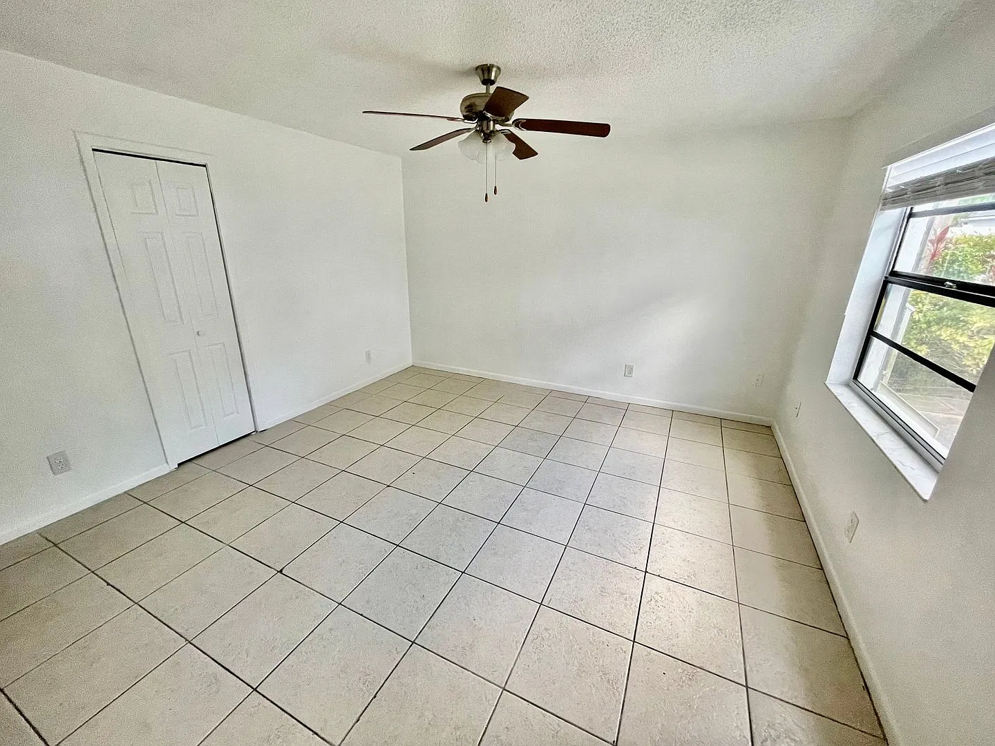 910 Alicia Ave — Photo 4