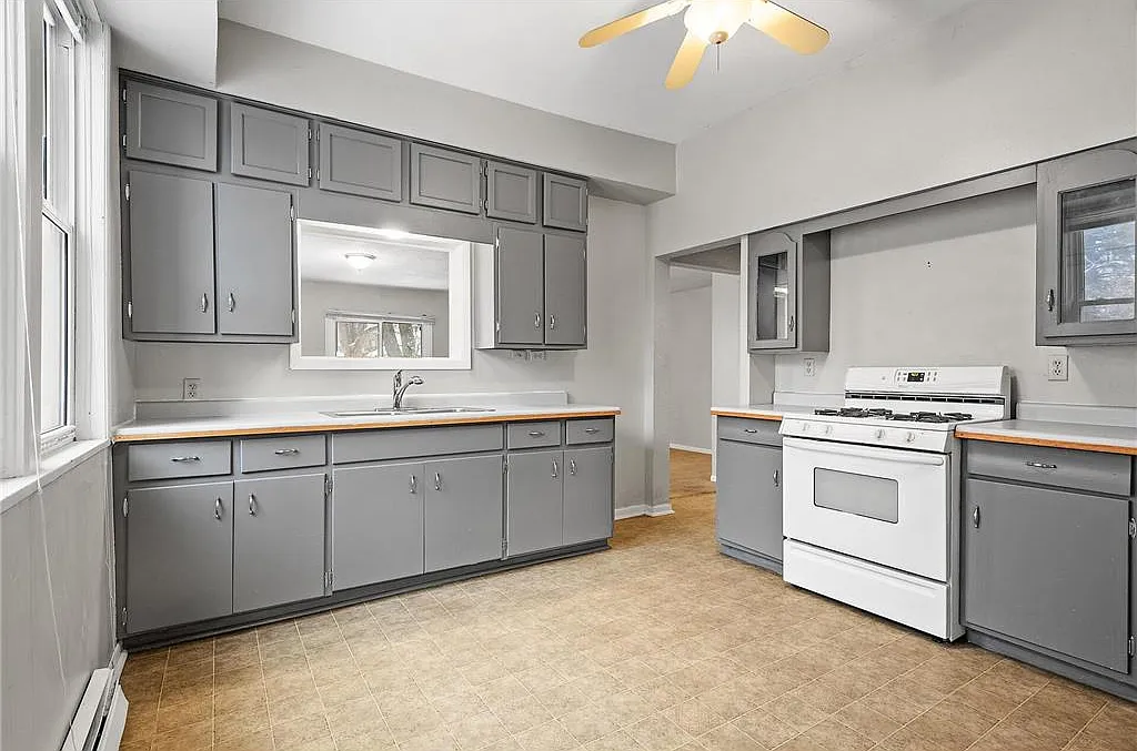 6 bed, 2812 sqft, $3,150 — Photo 3
