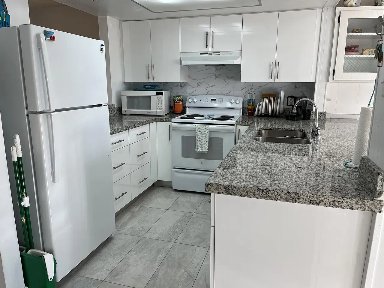 2 bed, 1.5 bath, 1300 sqft, $1,890 — Photo 1