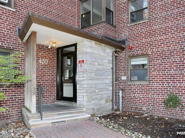 420 Park Pl APT 1H, Fort Lee, NJ 07024