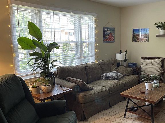 4th image of 3283 Victor Cir