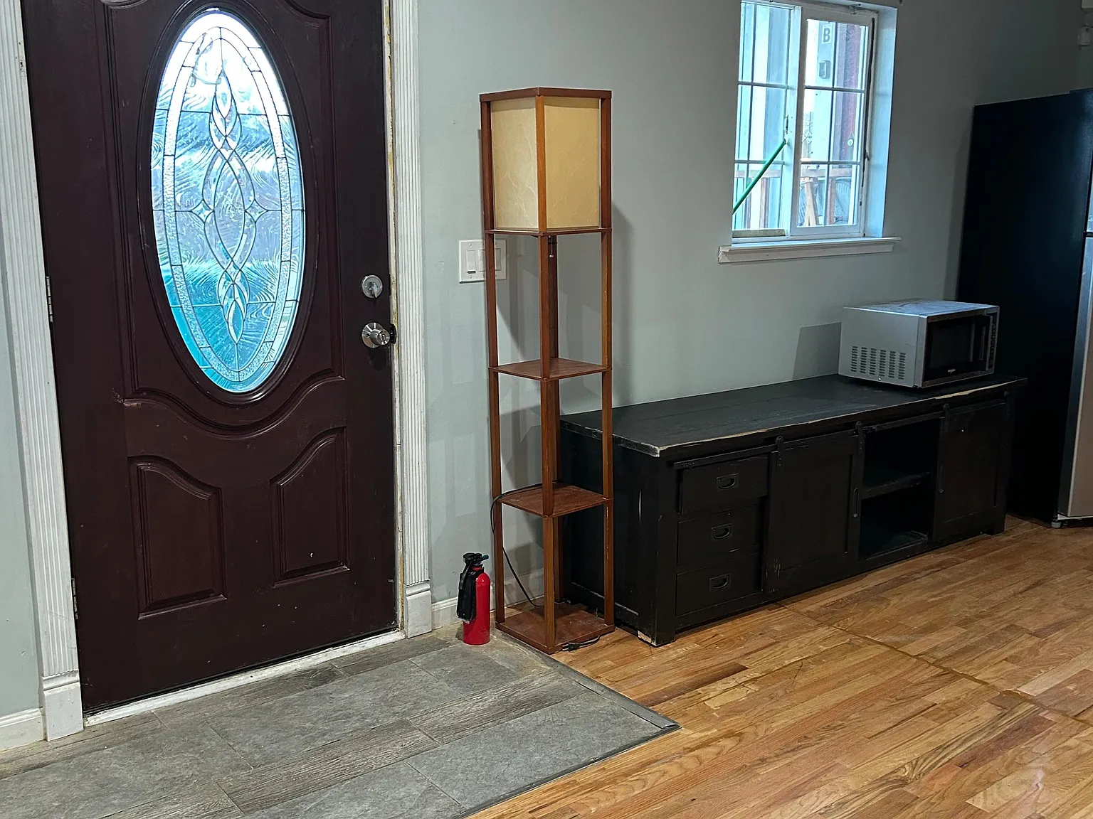 4 bed, 4.0 bath, 2800 sqft, $1,299 — Photo 2