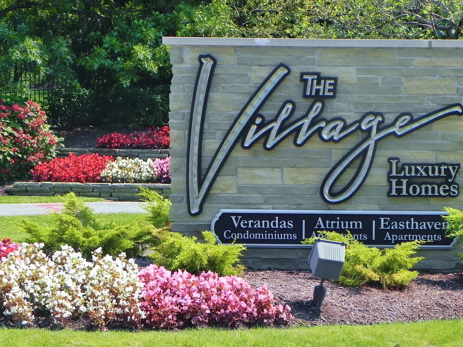 26101 Village Ln — Photo 2