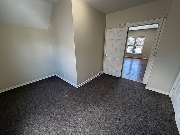 5th image of 825 Scott Ave #825A