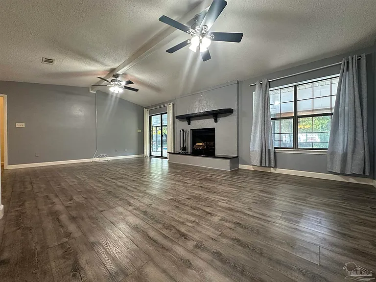 304 Arabian Dr — Photo 7