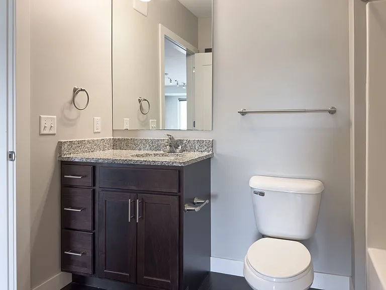 Red44 Luxury Apartments | Specials Available — Photo 39