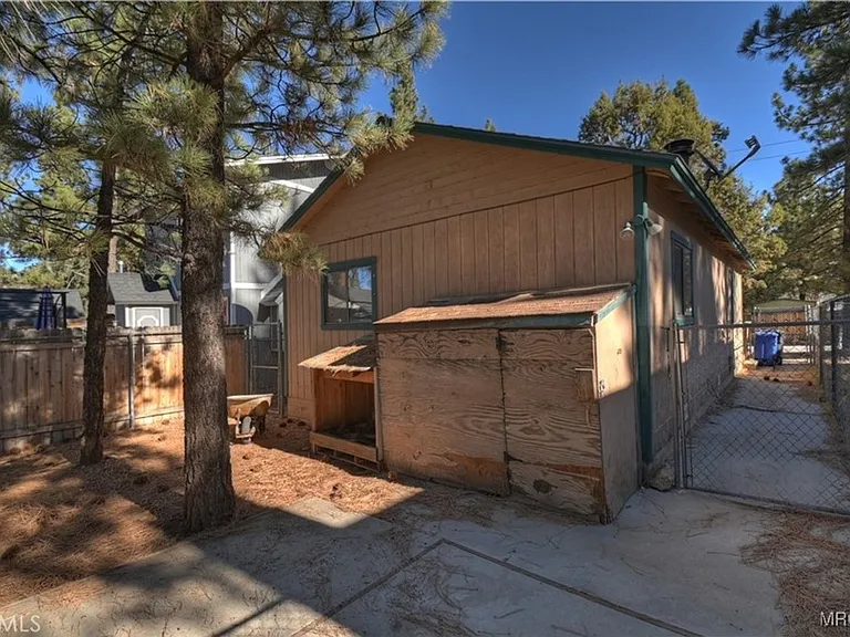 949 Pine Ln — Photo 22
