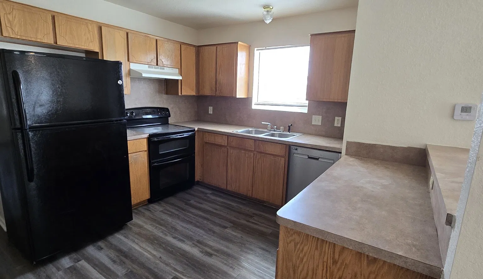 2 bed, 1.5 bath, 900 sqft, $895 — Photo 3