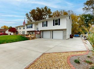 785 Bear Mountain Dr, Saint Peters, MO 63376