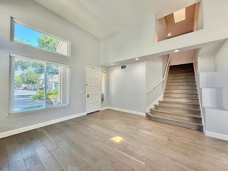 4238 Diavila Ave — Photo 8