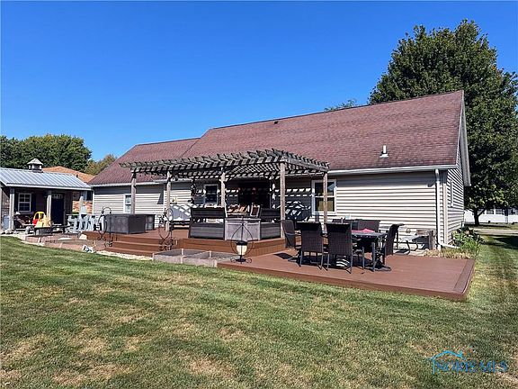 4th image of 668 Angela Dr