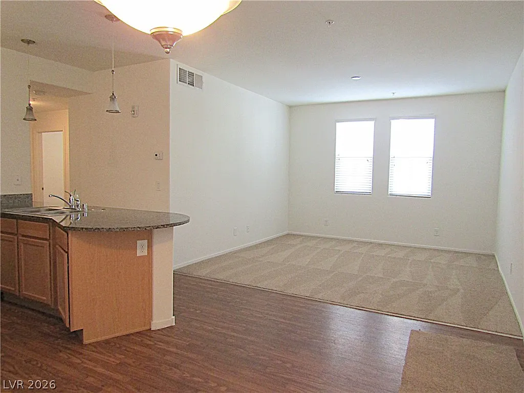 3 bed, 2.0 bath, 1268 sqft, $1,735 — Photo 2