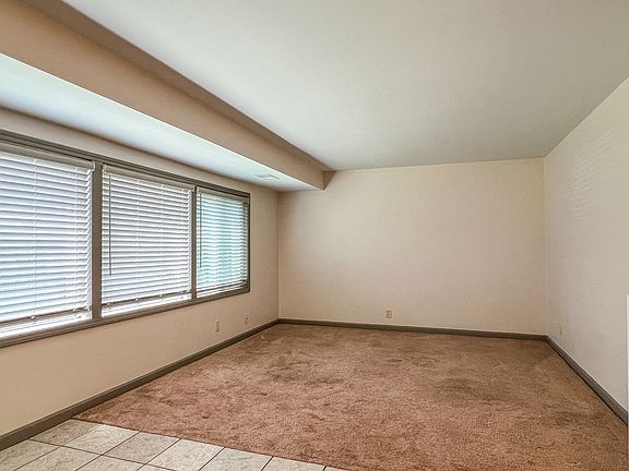 2nd image of 1016 W Bluff St #6