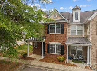 8738 Twined Creek Ln, Charlotte, NC 28227