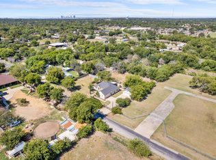 4905 Garden Ln, Fort Worth, TX 76119