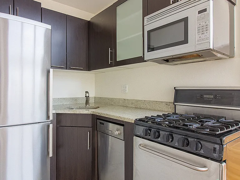636 E 11th St #PHB — Photo 4