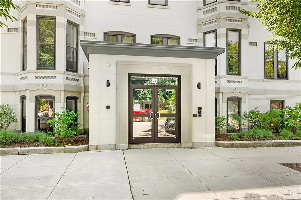 31 Parade St — Photo 2
