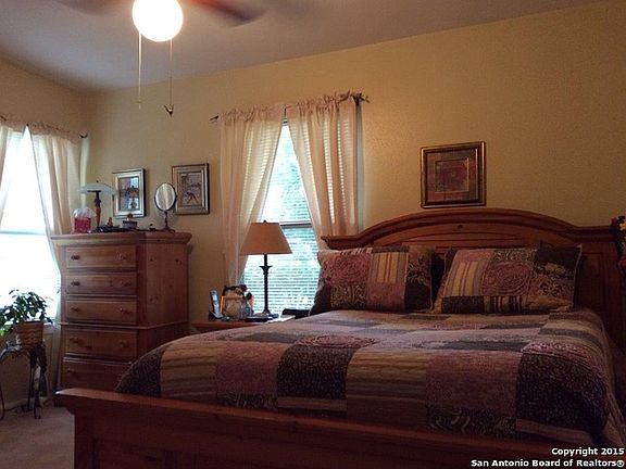 5th image of 63 Pilgrim Dr